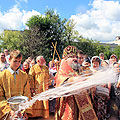 Епископ Людиновский Никита совершил литургию в храме Царственных Страстотерпцев города Кременки