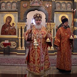 Пасхальную вечерню и утреню митрополит Климент совершил на подворье Черноостровского женского монастыря в Ждамирово г. Калуги