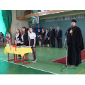 Священник Калужской епархии поздравил выпускников Романовской общеобразовательной школы