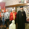 Православный священник и родственники сотрудников полиции, погибших при исполнении, посетили музей ОВД г. Медыни