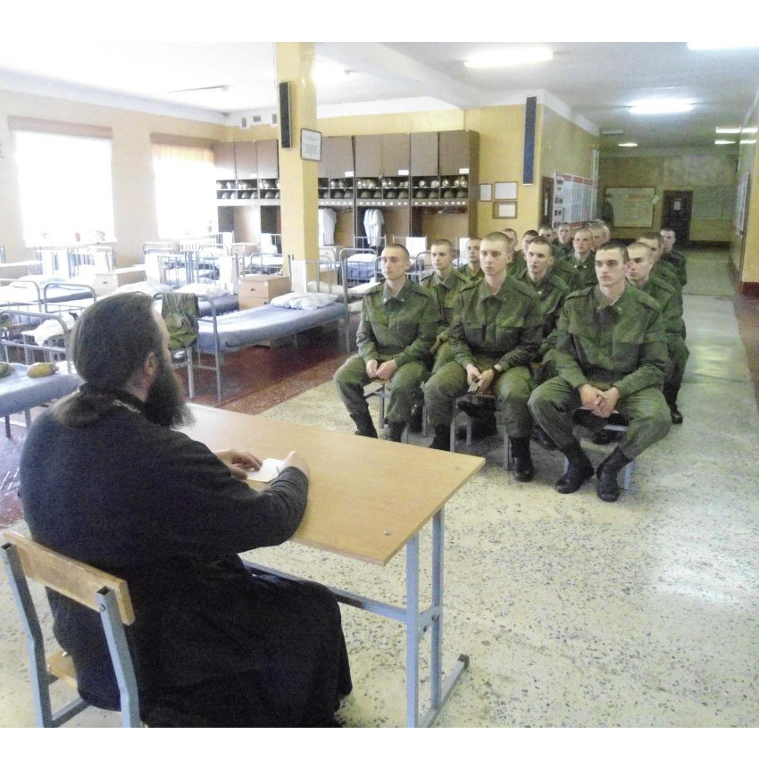 Воинскую часть Воздушно-Космических Сил России посетил священнослужитель Калужской епархии