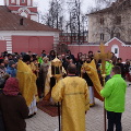 В сквере у стен Никитского храма прошло празднование Дня православной молодежи