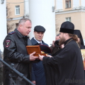 Епископ Серафим передал Калужским полицейским ковчег с мощами святых Божиих угодников