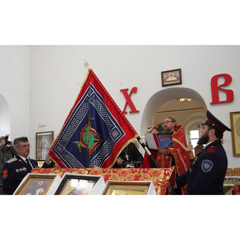 В храме Рождества Христова освятили знамя Калужского отдела Центрального казачьего войска