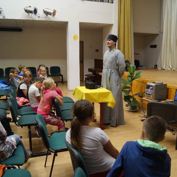 Благочинный Медынского района рассказал отдыхающим в летнем лагере детям о Сергии Радонежском