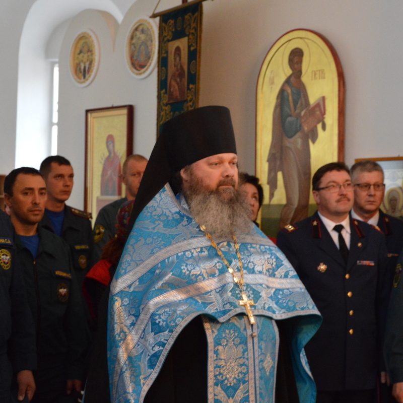 Сотрудники Управления МЧС по Калужской области помолились перед иконой Божией Матери Неопалимая Купина