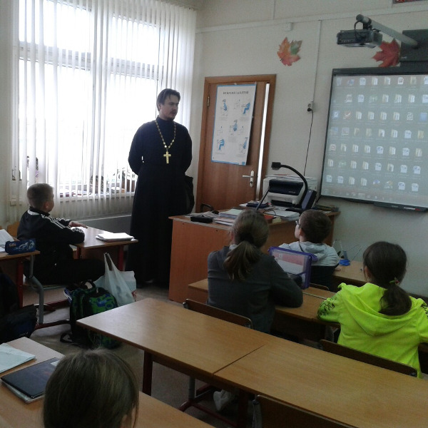 Благочинный Медынского района посетил Романовскую общеобразовательную школу