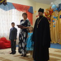 Благочинный Медынского района поздравил воспитанников детского сада с юбилеем