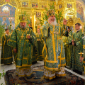 В канун праздника Троицы архиерейское богослужение прошло в Свято-Троицком кафедральном соборе