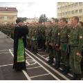 Священник Калужского благочиния напутствовал военнослужащих перед началом летнего учебного сезона