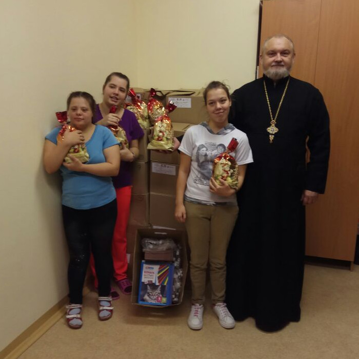 Клирик Калужской епархии поздравил детей Полотняно Заводского дома-интерната с предстоящими праздниками