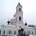 Викарий Калужской епархии совершил воскресную Литургию в Петропавловском храме Тарусы
