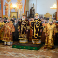 В Неделю Крестопоклонную архиереи Калужской митрополии совершили Божественную литургию в Кирове