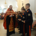 В Калуге священник благословил кадетов перед принятием присяги