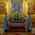 Митрополит Климент совершил утреню с чином Погребения Пресвятой Богородицы в Свято-Троицком кафедральном соборе