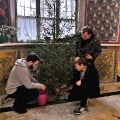 Подростки из центра "Надежда" украсили Свято-Троицкий кафедральный собор к празднику Рождества Христова