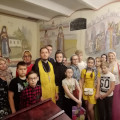 Подростки из разных городов области посетили усыпальницу трех калужских архиереев в Троицком кафедральном соборе