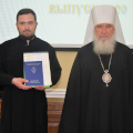 Ректор Калужской духовной семинарии вручил выпускникам калужских духовных школ дипломы