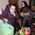 Предпраздничная раздача подарков многодетным семьям в Свято-Никольском Черноостровском женском монастыре