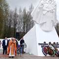 Священнослужитель совершил литию у памятника в селе Кудиново воинам, погибшим в годы Великой Отечественной Войны