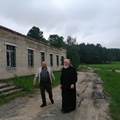 Митрополит Калужский и Боровский Климент посетил восстанавливаемое здание для расширения Центра «Материнский ковчег» в деревне Белая