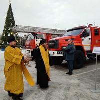 На площади Старый Торг освятили новый служебный транспорт калужских спасателей