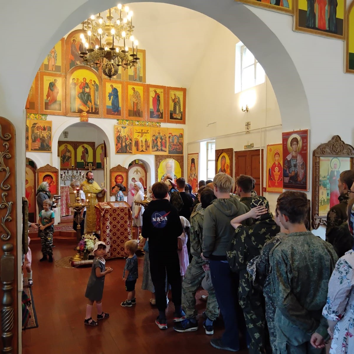 Воспитанники военно – патриотического православного лагеря «Рубежи» посетили храм в честь Святителя Николая в селе Кудиново