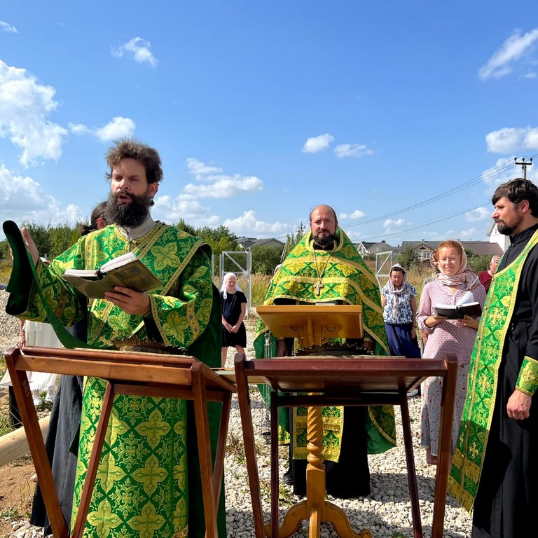 Молебен на начало строительства храма в деревне Кабицыно
