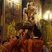 Архиерейское богослужение в канун праздника Воздвижения Креста Господня в Свято-Троицком соборе