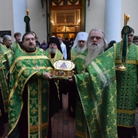 Архипастыри Калужской митрополии совершили молебен перед мощам преподобного Сергия Радонежского