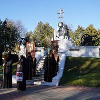 Крестный ход и лития на братских могилах в праздник Калужской иконы Божией Матери