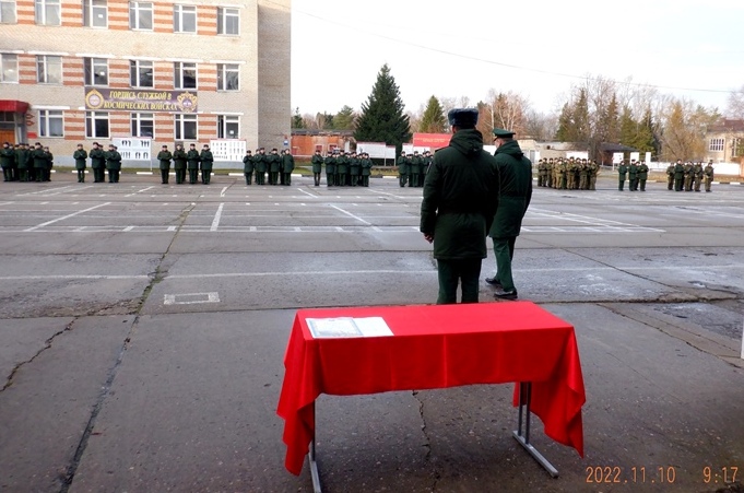Священнослужитель принял участие в торжественном построении в воинской части