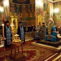 Архиерейское богослужение в канун праздника Сретения Господня в Троицком кафедральном соборе города Калуги
