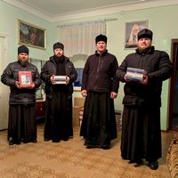 Издательство Московской Патриархии передало Северодонецкой епархии календари и богослужебные указания